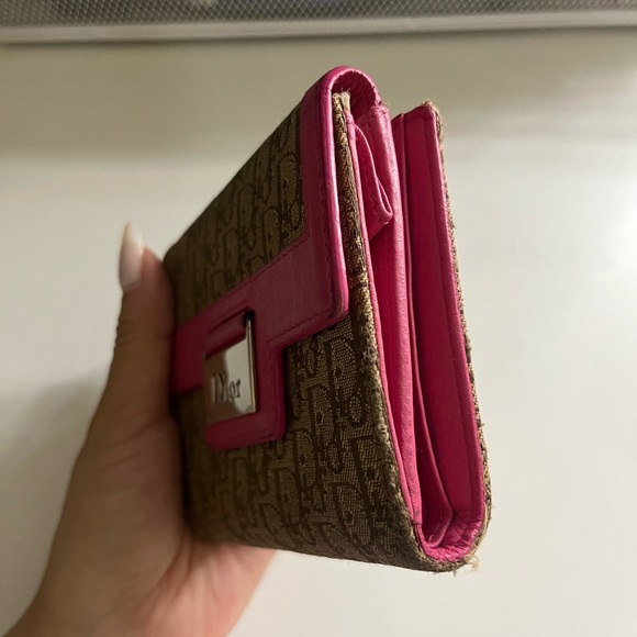 DIOR Logo Wallet - Picture 5 of 9